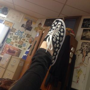 Flowered sneaker