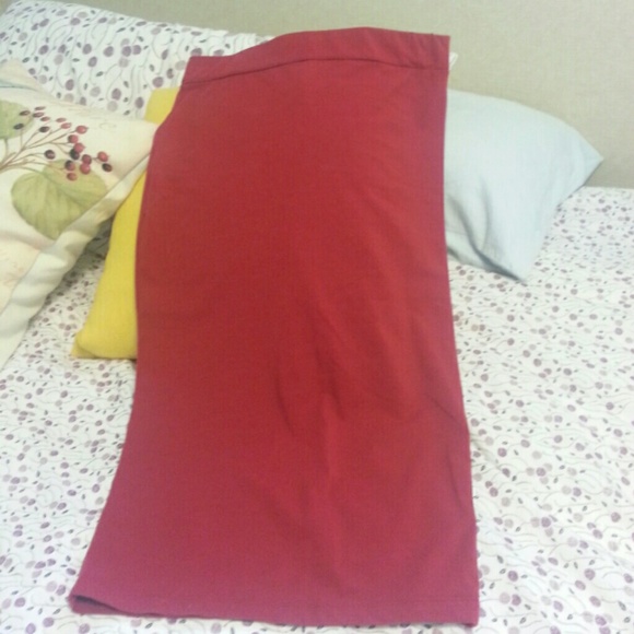❌❌ SOLD IN BUNDLE NWOT Red Midi Pencil Skirt 💃👠 - Picture 2 of 3