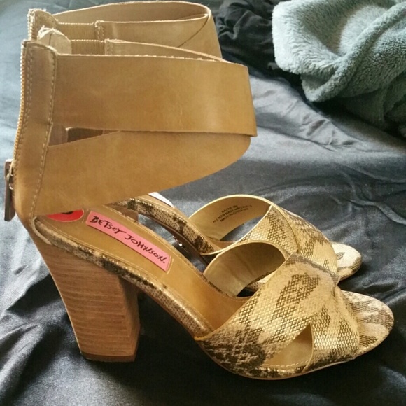 Sandals - Picture 2 of 2