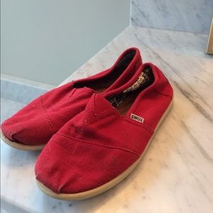 Red toms flats