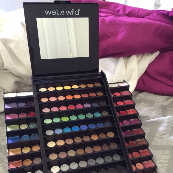 Eyeshadow/Lip gloss Makeup Bundle