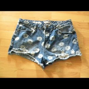 💕💕 Sold on Mercari!Daisy Print mid Rise Shorts