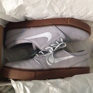 Wolf grey/white/gum Nike Janoskis SZ 8