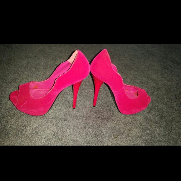 Super cute almost new high heels - Picture 2 of 3