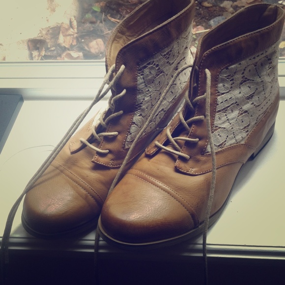 Cute retro boots.
