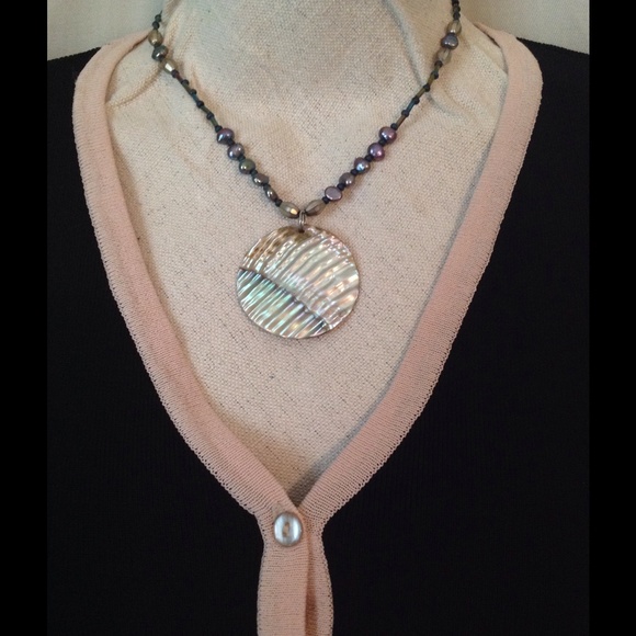 LOVE! Freshwater pearl and shell pendant necklace - Picture 1 of 4