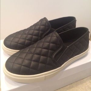 Steve Madden Ecentrcq Sneaker Size 6 in Black.
