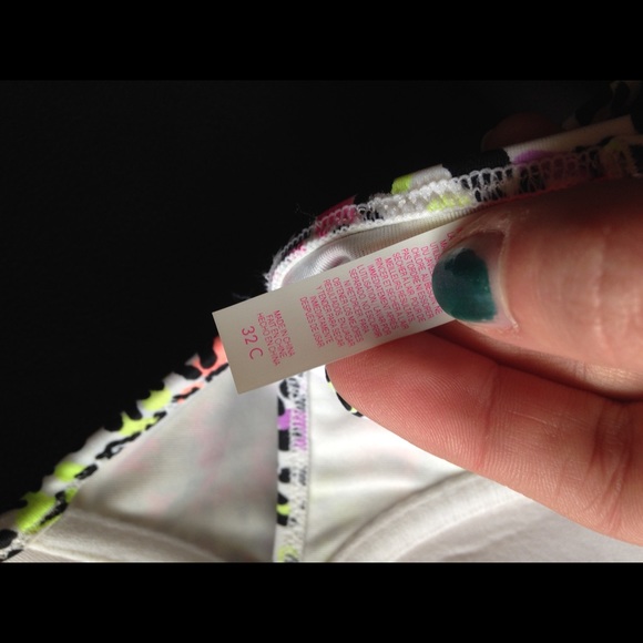 Victoria's Secret bikini top - Picture 3 of 3