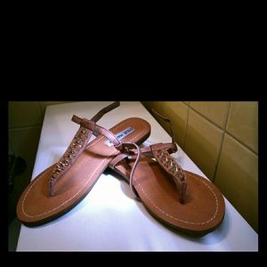 Steve Madden thong sandal NWOT