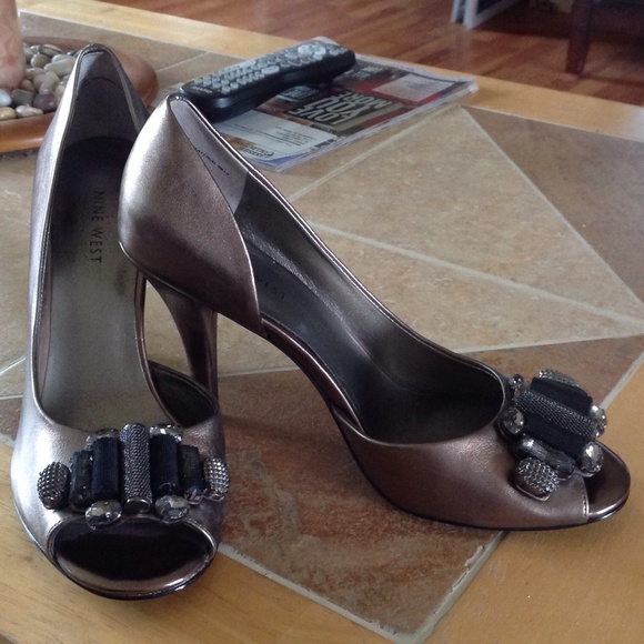 Pewter Nine West pumps