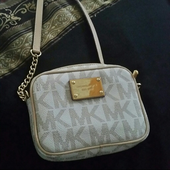 Michael kors crossbody