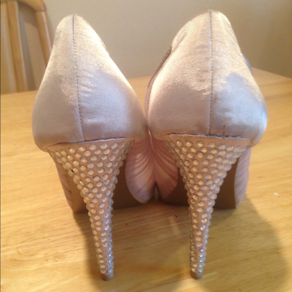 Shoes - Picture 2 of 4