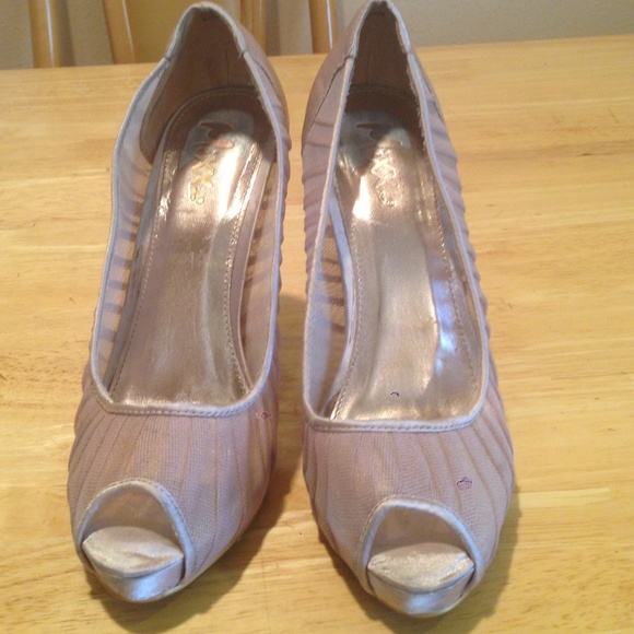 Shoes - Picture 4 of 4