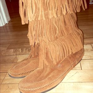 Minnetonka 3 layer Fringe Boots size 10