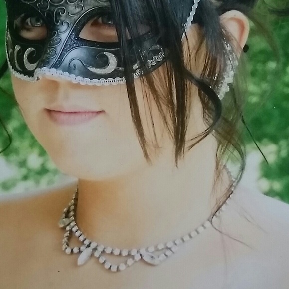 Necklace earring and and bracelet set! - Picture 2 of 2