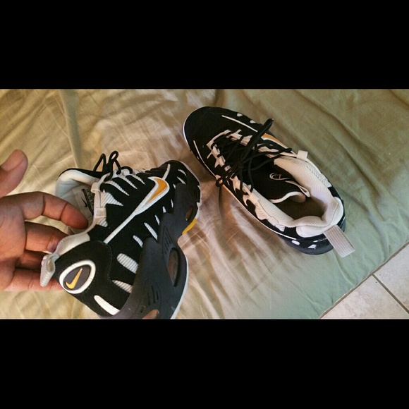 Ken Griffey Jr Nikes - Picture 2 of 3