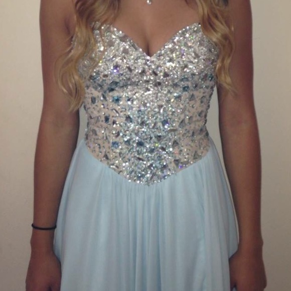 Beautiful aquamarine prom dress - Picture 3 of 4
