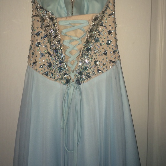 Beautiful aquamarine prom dress - Picture 4 of 4