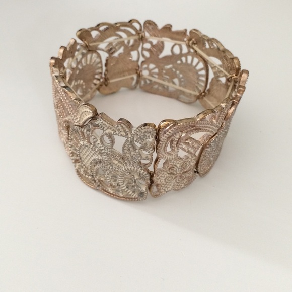 Bracelet - Picture 1 of 3