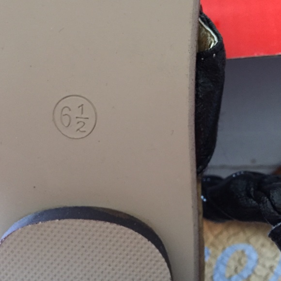 Stylish Flipflops - Picture 2 of 3