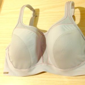 Chantelle sports bra