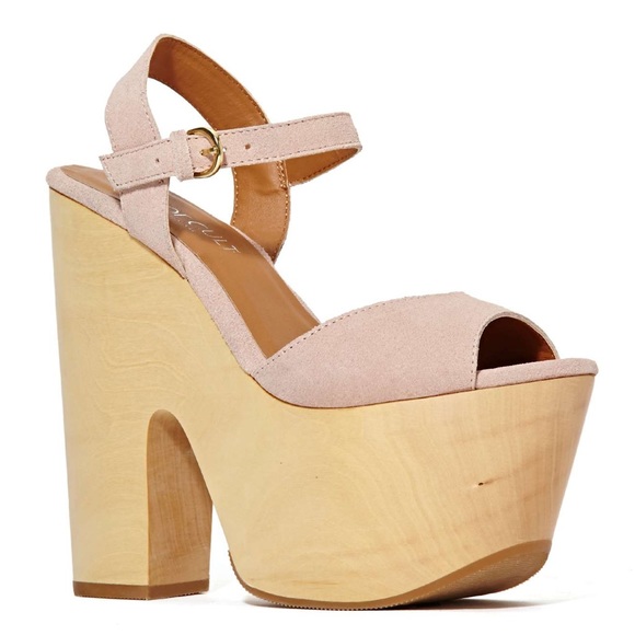 Shoe cult platform shoes ! Nasty Gal. Blush color.