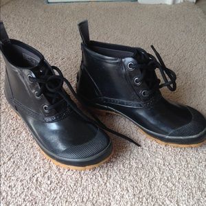 Waterproof rain boots