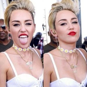 Flower chocker (seen on Miley Cyrus)