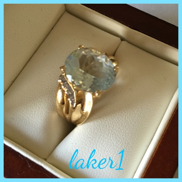 Jewelry - 🎉❤️Host Pick❤️🎉Aquamarine & Diamond Ring