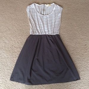 ModCloth Extremely flattering grey and white dress