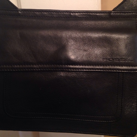 Black authentic Fossil cross bag. - Picture 2 of 3
