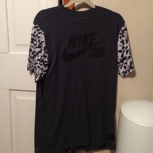 Men's large Nike SB Dri-Fit