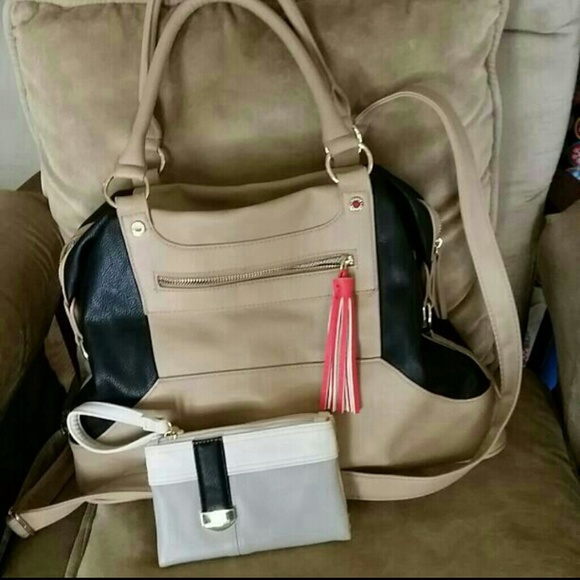 Lowered price Steve Madden purse and wallet