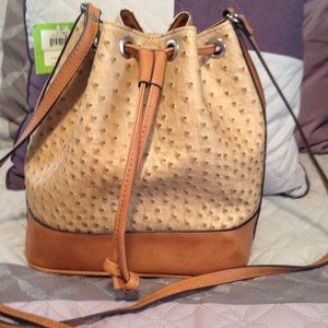 🎉FLASH SALE🎉NWT Kelly & Katie Ostrich Bucket Bag