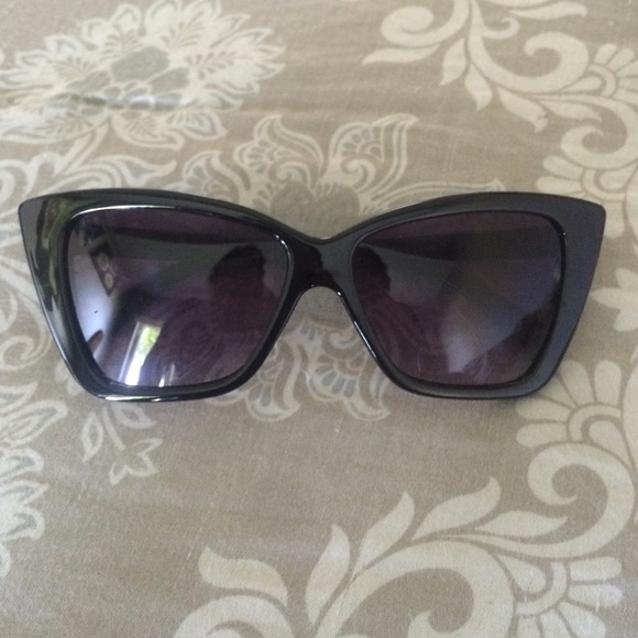 Urban outfitter sunglasses