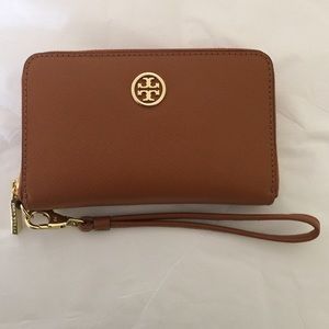 Tory Burch - wristlet smartphone wallet