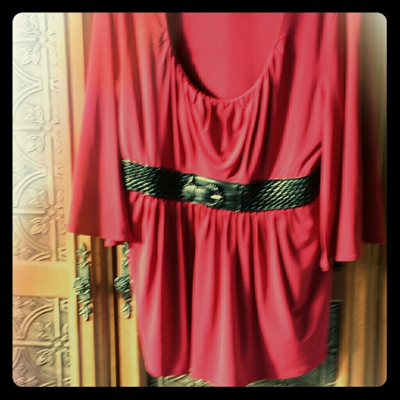 Top fuchsia belted in the middle