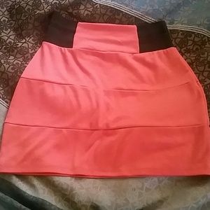 Short skirt with side waist bands