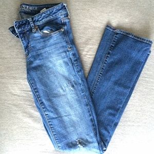 Kick boot destroyed jeans