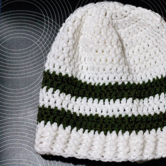 ❌SOLD❌Handknit/crochet white &olive striped beanie