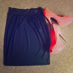 Black Soft Skirt with Reptile Print Waiste