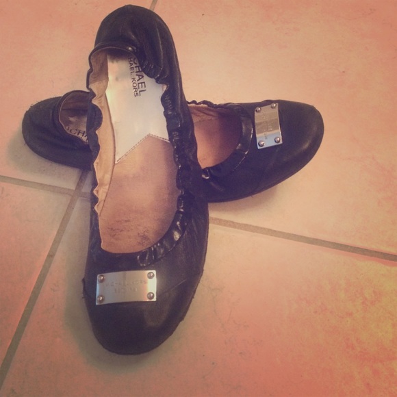 💥Michael Kors black leather flats💥