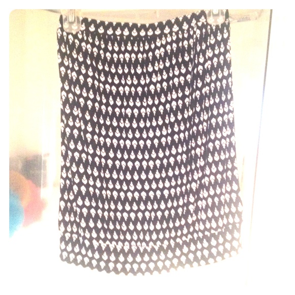 Mid thigh length black skirt