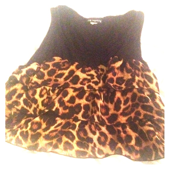 Cute black and leopard print crop top