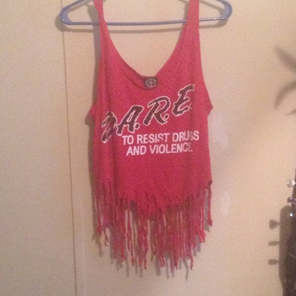 Tops - Dare to be drug free in this fringe crop top