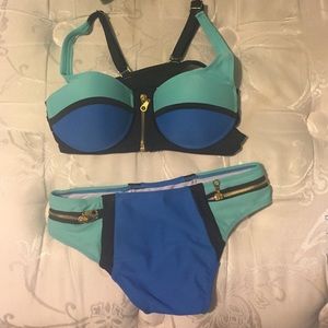 Bikini. Never worn. Too small