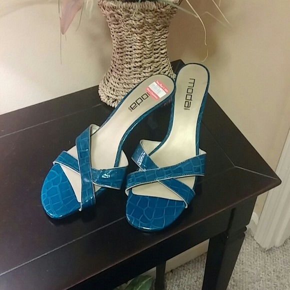 Shoes - Picture 2 of 3