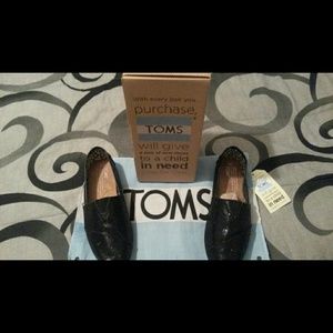 Toms slip ons