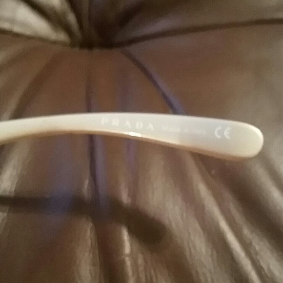 Gorgeous Prada shades - Picture 3 of 4