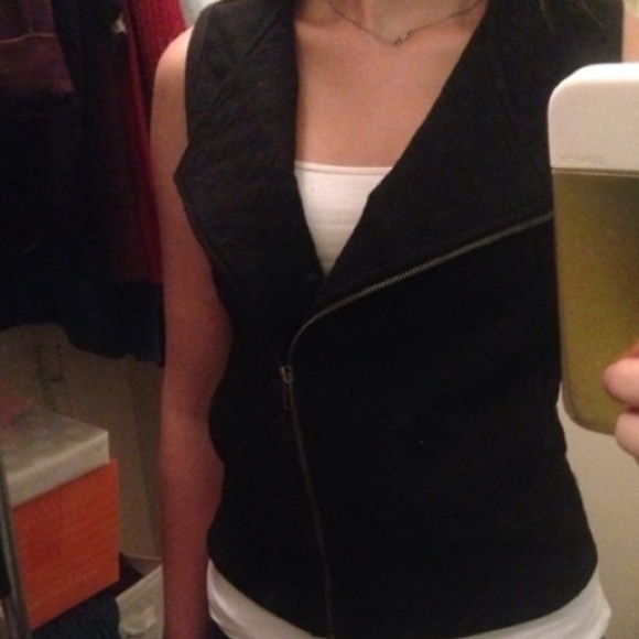 Cute Black Vest! Only worn once!!
